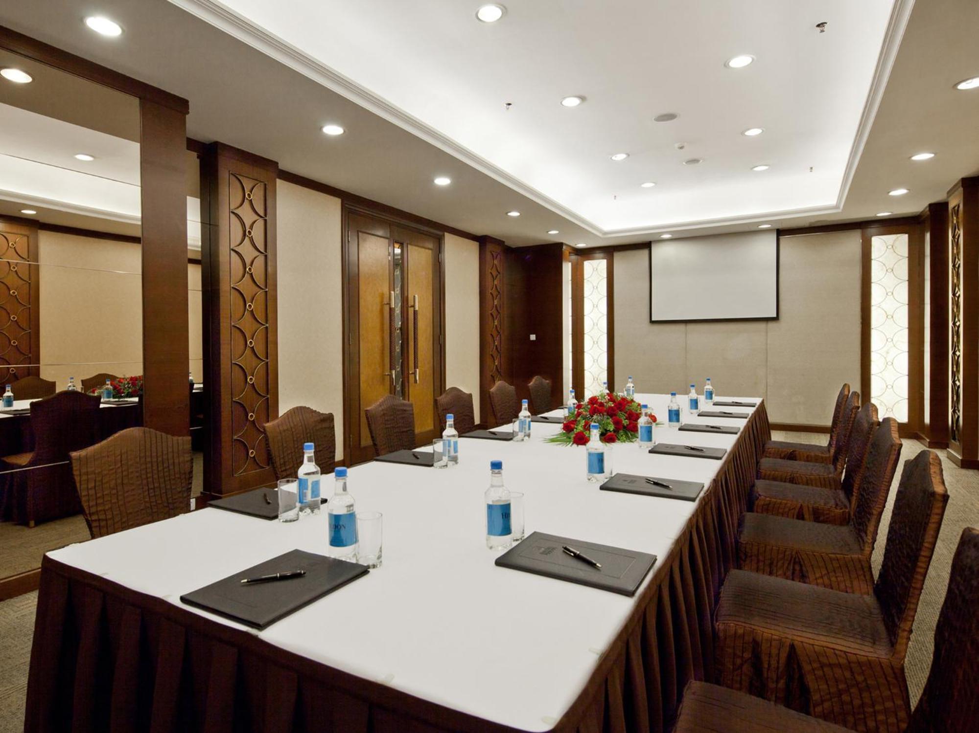 Rosedale Hotel & Suites Guangzhou - Free Shuttle Bus To Canton Fair Exterior photo